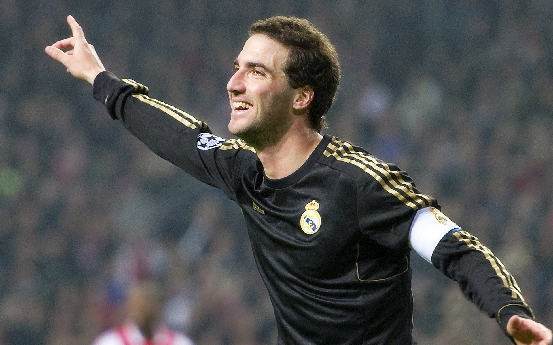 “西甲明星闪耀全场,助力球队冲刺冠军”,西甲2021官方赞助